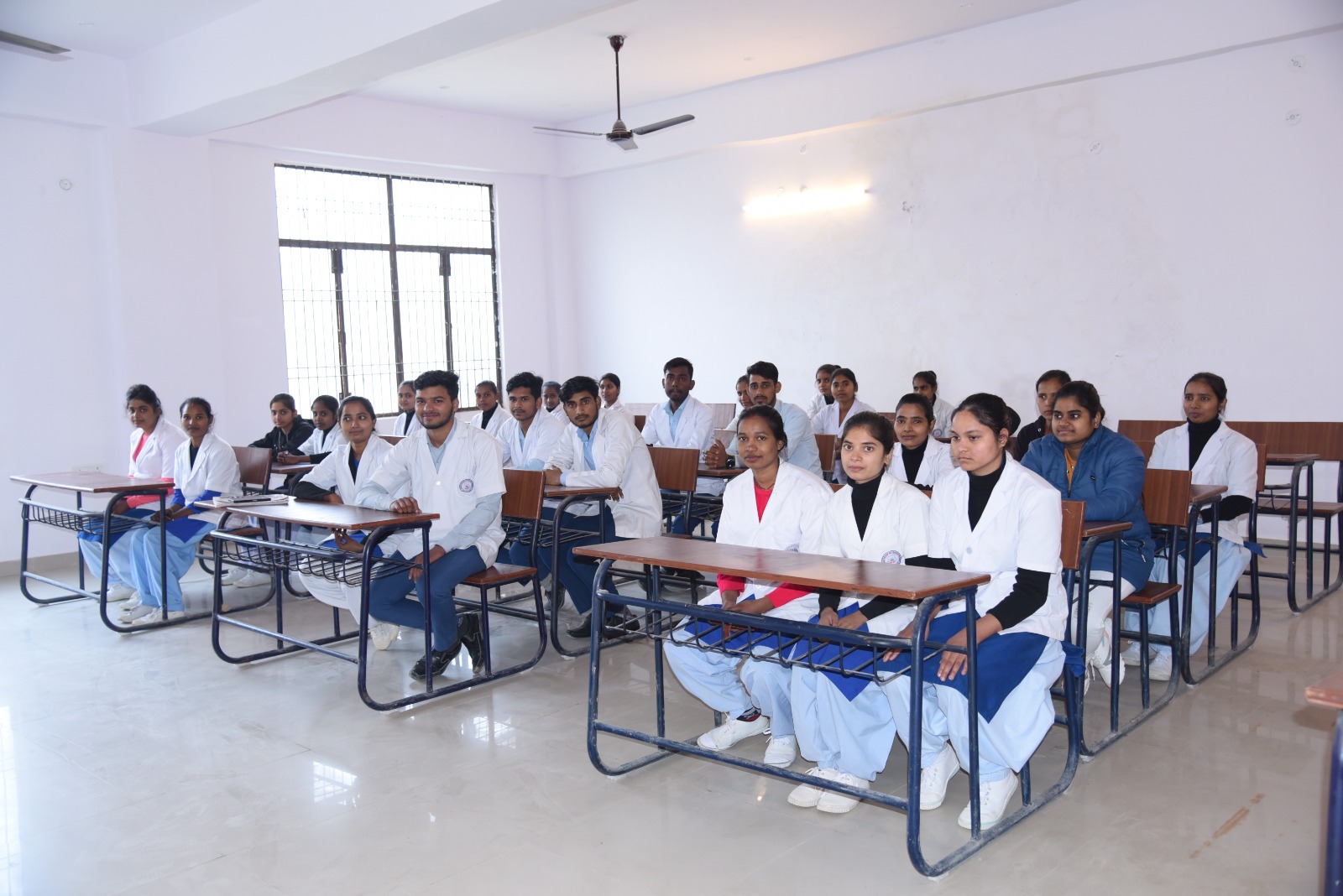 ANM and GNM students learning medical training at Arnav Institute